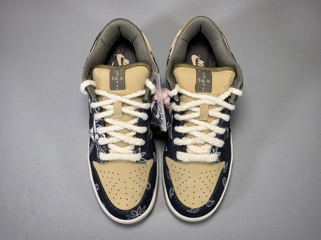 NIKE SB DUNK x TRAVIS SCOTT